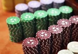 Platform 888casino menampilkan berbagai kategori permainan slot, live dealer, dan sportsbook dalam satu interface terpadu